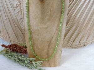 Collier péridot 4mm facettées
