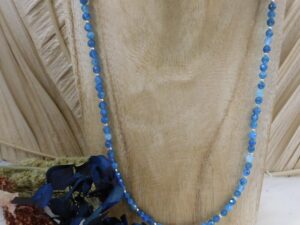 Collier apatite bleu 4mm facettées
