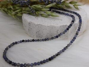 COLLIER IOLITE FACETTÉE