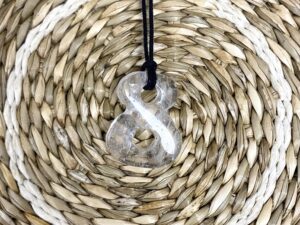 Pendentif infini cristal de roche