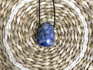 Pendentif sodalite troué