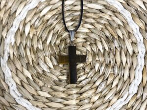 Pendentif œil de tigre croix