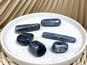 CYANITE DISTHENE