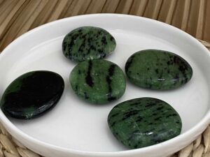 galet rubis zoisite