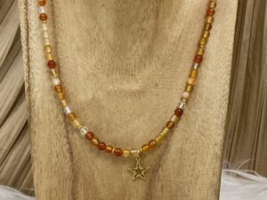 Collier Cornaline étoile création 4mm sur buste