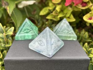 PYRAMIDES EN FLUORITE