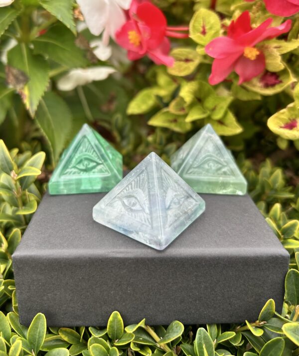 PYRAMIDES EN FLUORITE