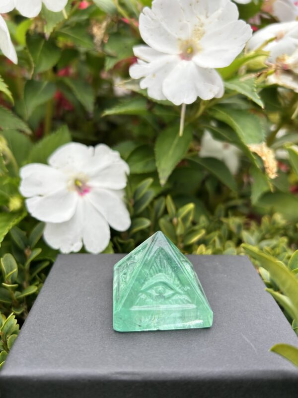 PYRAMIDES EN FLUORITE – Image 4