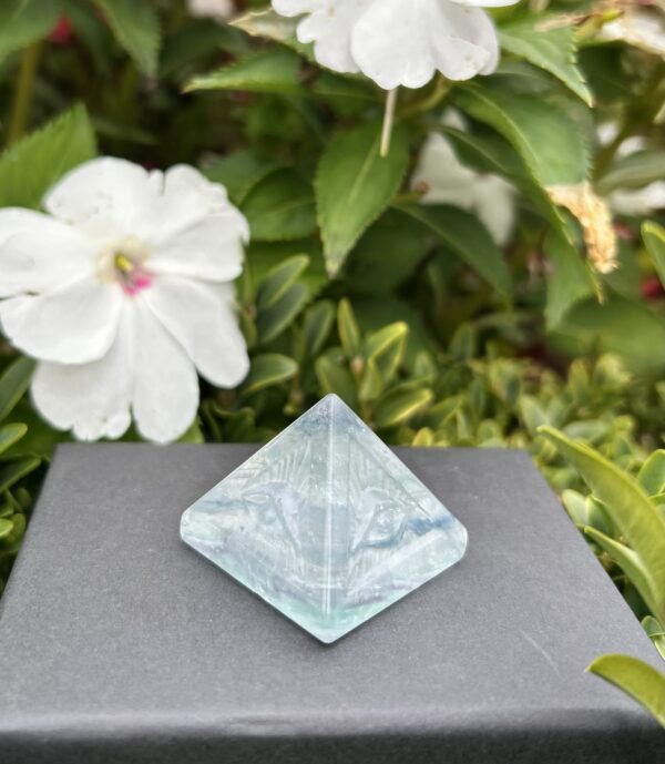 PYRAMIDES EN FLUORITE – Image 3