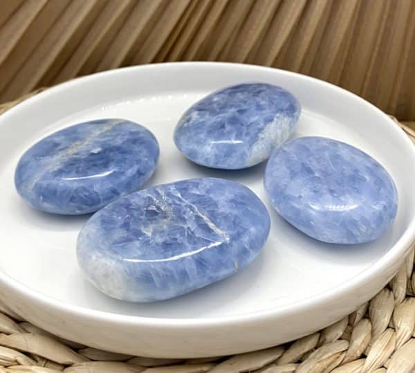 Galet calcite bleu