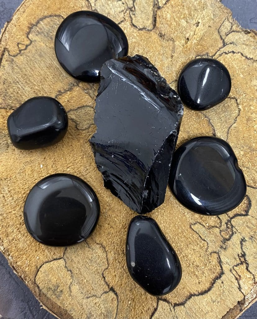 Obsidienne Noire multiples pierres vue plongée