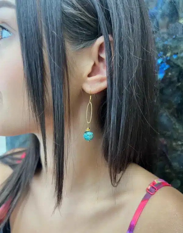Boucle Irina turquoise porter