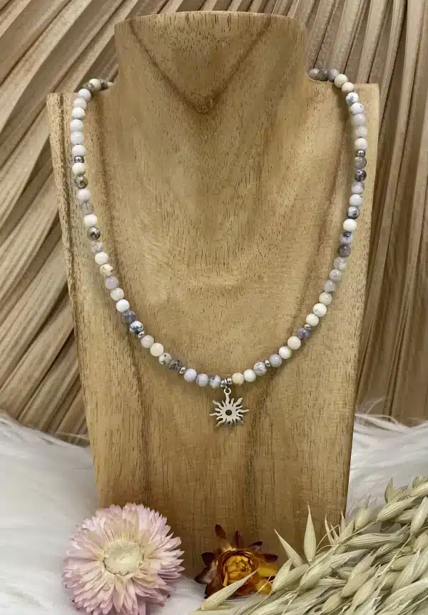Collier opale dendritique étoile création argenter buste