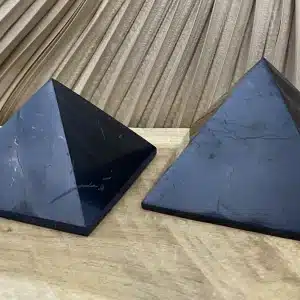 Pyramide shungite les deux taille