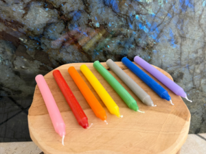 MINI BOUGIES RITUELLES COLORÉES