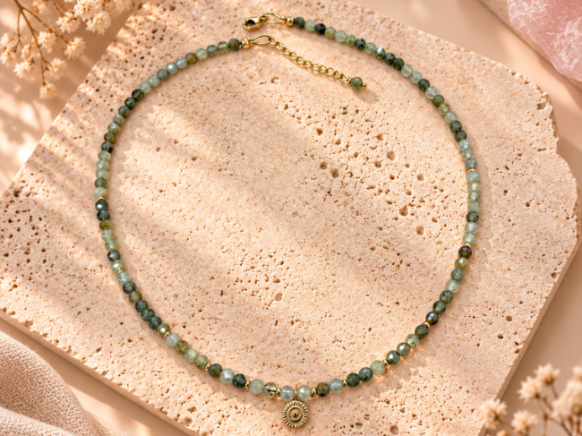 COLLIER GRENAT VERT